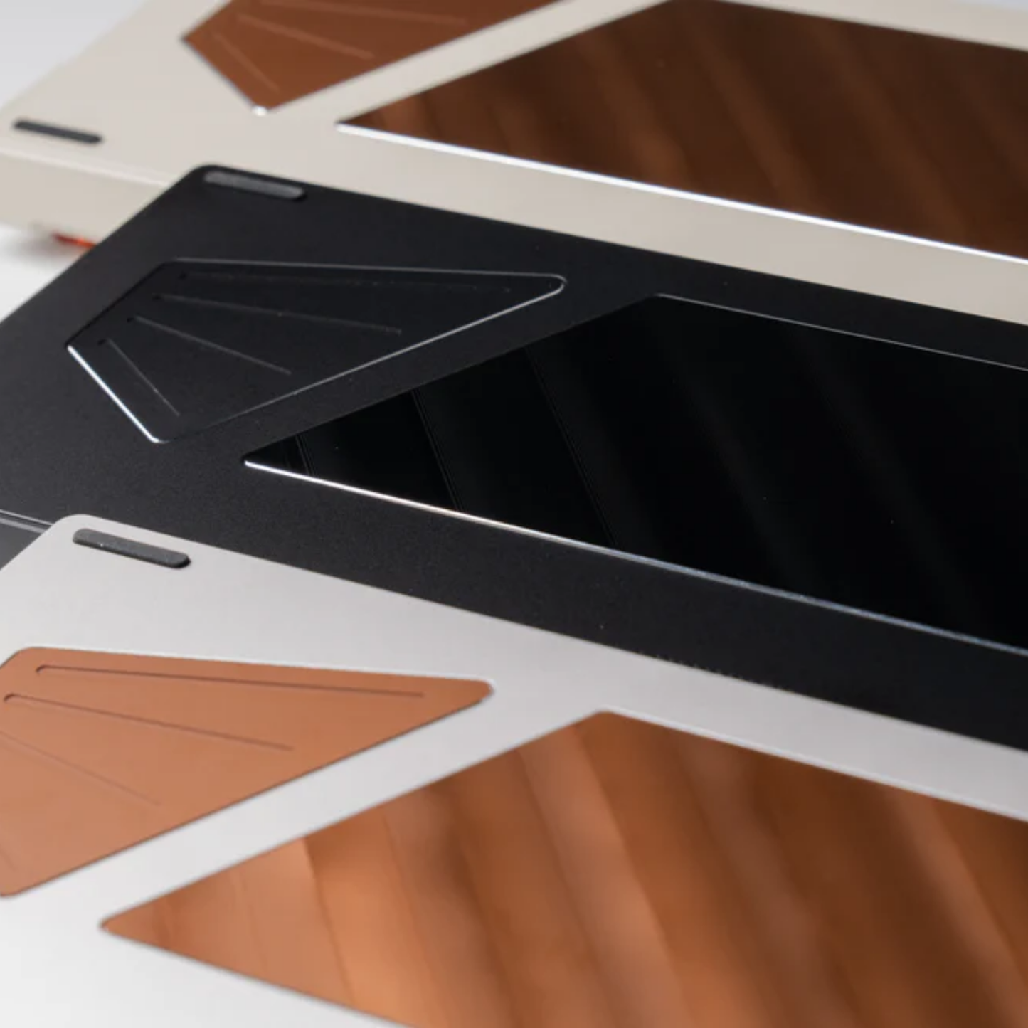 LUMINKEY Magger68 HE with a reflective mirror backplate, adding a premium finish and enhancing the keyboard’s aesthetic appeal.