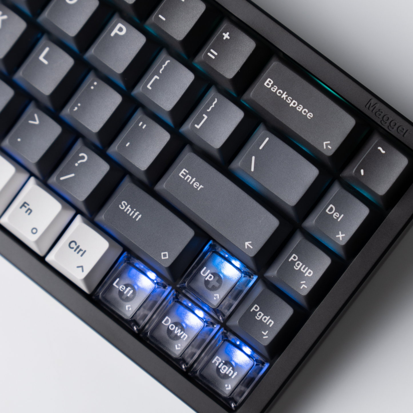LUMINKEY Magger68 HE with vibrant per-key RGB backlighting and customizable lighting effects.